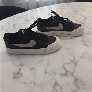 Nike Court Legacy Lift Sneakers